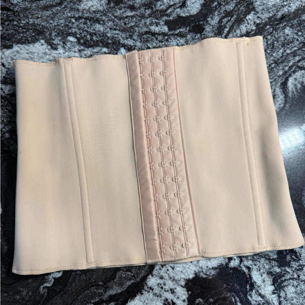SKIMS Clay Waist Trainer Corset Size Small